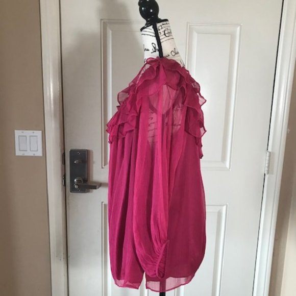 NWT Vince Camuto Ruffle Neckline Blouse - Picture 3 of 4